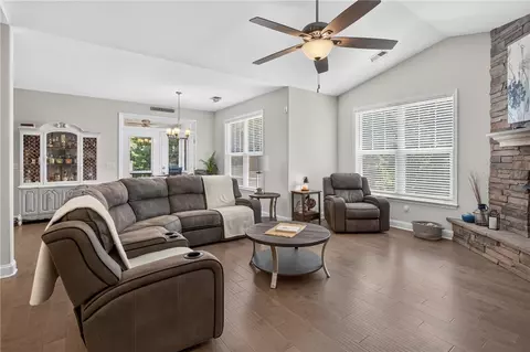 Living - 711 Barnes Rd, Seneca, SC 29672 photo 2 of 2