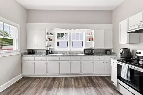 Kitchen - 7 Mccaughrin St, Pelzer, SC 29669 photo 3 of 4