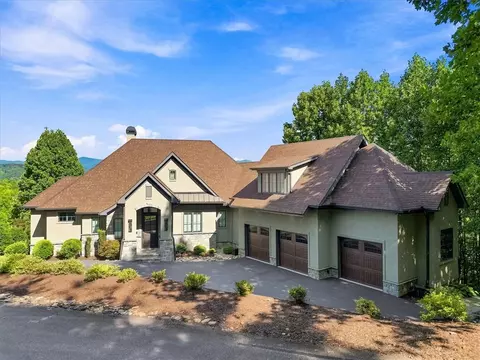11 Clermont Ct, Travelers Rest, SC 29690