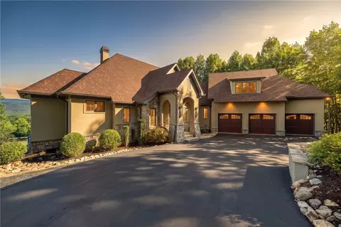 11 Clermont Ct, Travelers Rest, SC 29690