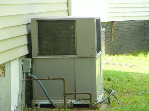 Exterior - 610 Heyward Ave, Honea Path, SC 29654 photo 3 of 3