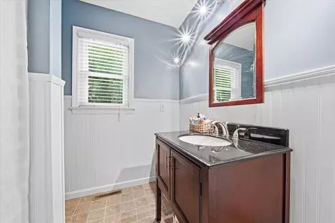 Bath - 283 Issaqueena Dr, Central, SC 29630 photo 2 of 2