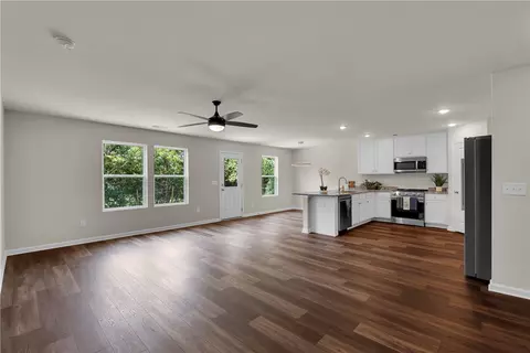 Living - 442 S Elm St, Pendleton, SC 29670 photo 1 of 4