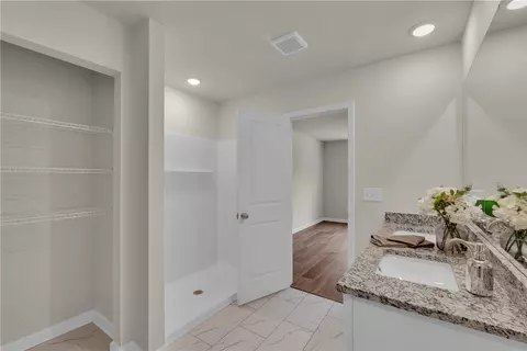 Bath - 442 S Elm St, Pendleton, SC 29670 photo 2 of 3