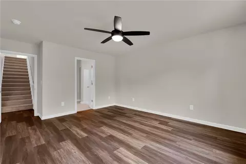 Living - 442 S Elm St, Pendleton, SC 29670 photo 4 of 4