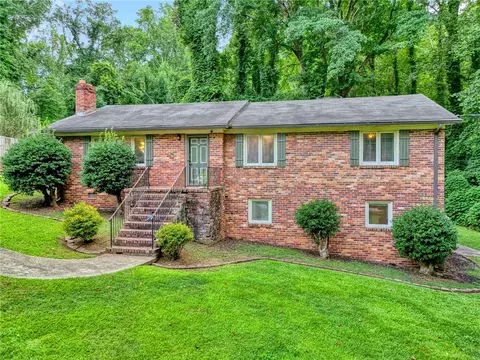 7 Riveroaks Dr, Greenville, SC 29611