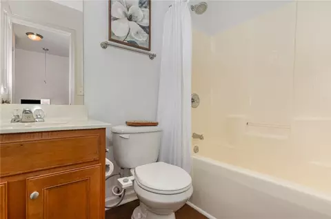 Bath - 205 Bedwin Ct, Mauldin, SC 29662 photo 2 of 2