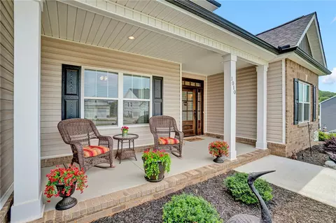 Exterior - 1010 Waterside Dr, Easley, SC 29642 photo 4 of 13