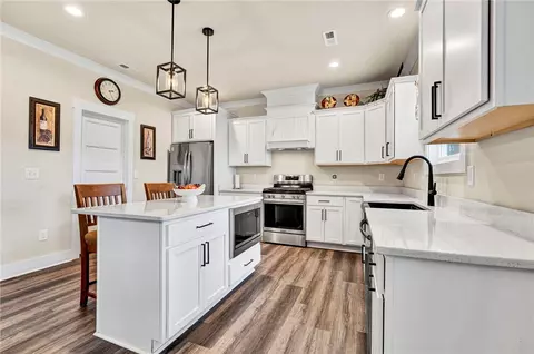 Kitchen - 1010 Waterside Dr, Easley, SC 29642 photo 2 of 5