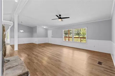 Living - 503 Mulliken Rd, Central, SC 29630 photo 3 of 5