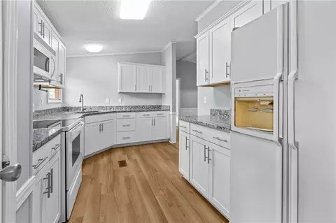 Kitchen - 503 Mulliken Rd, Central, SC 29630 photo 3 of 3