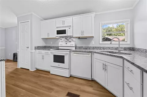 Kitchen - 503 Mulliken Rd, Central, SC 29630 photo 2 of 3