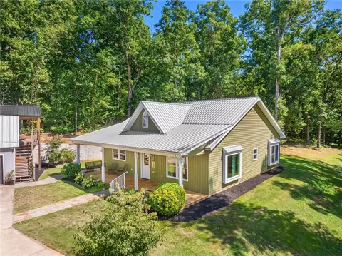 1747 Old Dobbins Bridge Rd, Townville, SC 29689