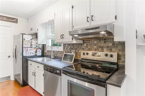 Kitchen - 404 Davis Rd, Liberty, SC 29657 photo 3 of 4