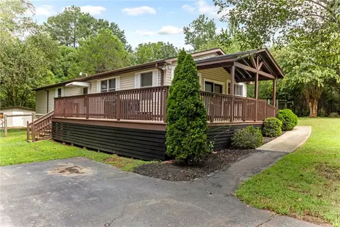 Exterior - 404 Davis Rd, Liberty, SC 29657 photo 2 of 15