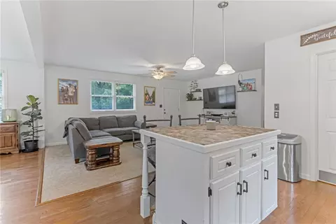 Kitchen - 404 Davis Rd, Liberty, SC 29657 photo 4 of 4