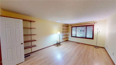 Living - 118 Century Ct, Pendleton, SC 29670 photo 2 of 2