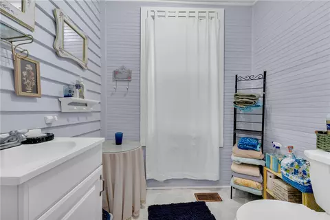 Bath - 100 E Wesley St, Walhalla, SC 29691 photo 2 of 4