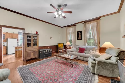 Living - 100 E Wesley St, Walhalla, SC 29691 photo 2 of 3