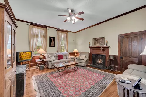 Living - 100 E Wesley St, Walhalla, SC 29691 photo 1 of 3