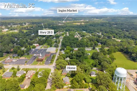 View/Area - 100 E Wesley St, Walhalla, SC 29691 photo 2 of 4
