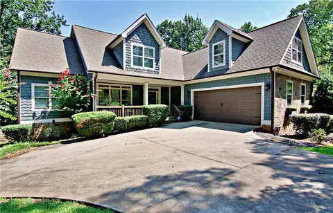 231 Stelling Dr, Townville, SC 29689