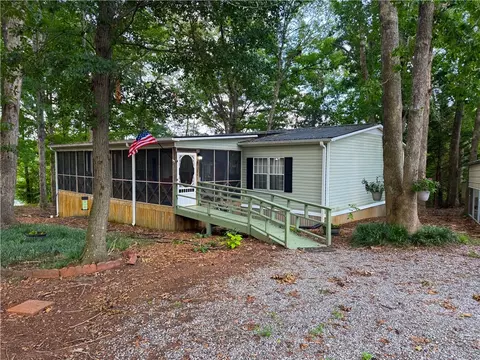 322 Lakeview Dr, Townville, SC 29689