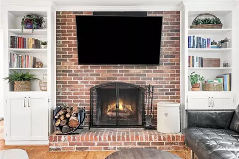 Living - 204 Sylvia Rd, Easley, SC 29642 photo 2 of 3