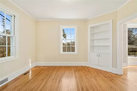 Living - 23 Gilmer Dr, Anderson, SC 29621 photo 5 of 6