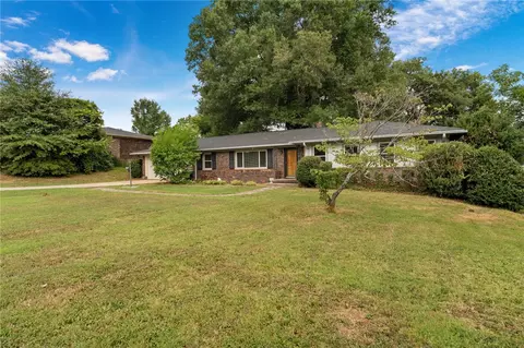 Exterior - 2807 Bellview Rd, Anderson, SC 29621 photo 2 of 10