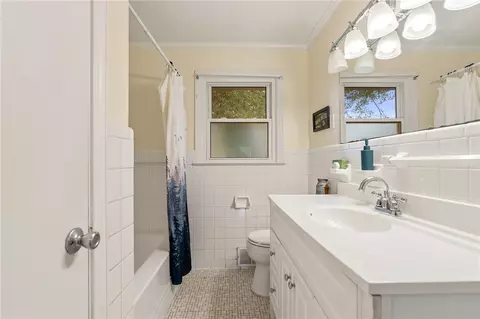 Bath - 2807 Bellview Rd, Anderson, SC 29621 photo 2 of 2
