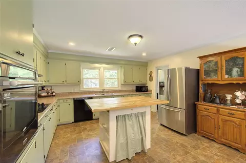 Kitchen - 303 Mill St, Williamston, SC 29697 photo 2 of 6