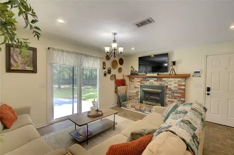 Living - 303 Mill St, Williamston, SC 29697 photo 2 of 5