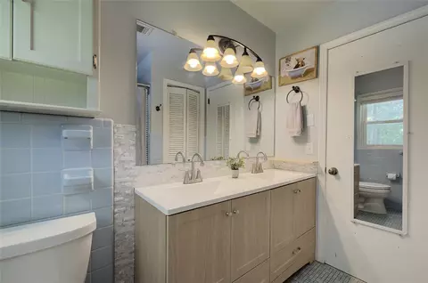 Bath - 303 Mill St, Williamston, SC 29697 photo 3 of 4