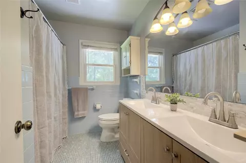 Bath - 303 Mill St, Williamston, SC 29697 photo 2 of 4