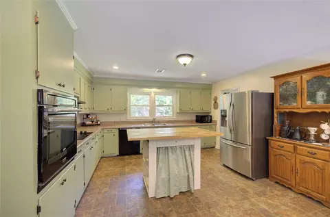 Kitchen - 303 Mill St, Williamston, SC 29697 photo 3 of 6