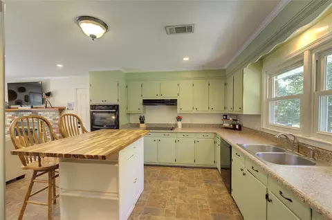 Kitchen - 303 Mill St, Williamston, SC 29697 photo 5 of 6