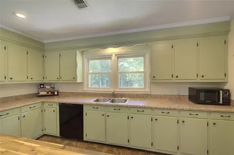 Kitchen - 303 Mill St, Williamston, SC 29697 photo 6 of 6