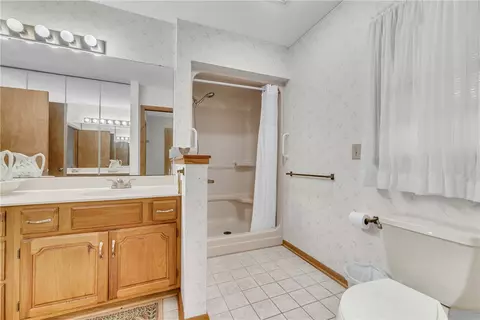 Bath - 103 Colleton Ct, Clemson, SC 29631 photo 3 of 4