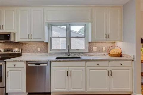 Kitchen - 308 Downs Blvd, Clemson, SC 29631 photo 4 of 6