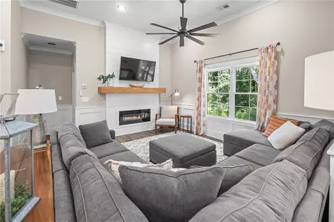 Living - 322 Thompson St, Pendleton, SC 29670 photo 3 of 3