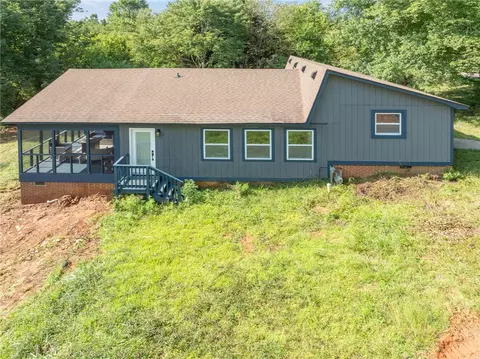 166 Mcjunkin Dr, Pickens, SC 29671