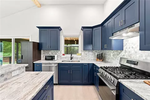 Kitchen - 166 Mcjunkin Dr, Pickens, SC 29671 photo 4 of 5