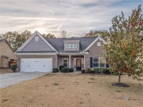1035 Drakes Xing, Anderson, SC 29625