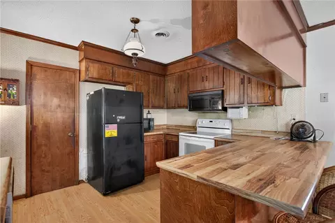 Kitchen - 1719 Old Central Rd, Central, SC 29630 photo 2 of 5