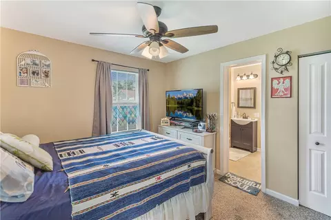 Bedroom - 1002 Overbrook Dr, Seneca, SC 29678 photo 3 of 4