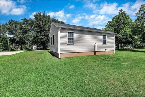 Exterior - 1002 Overbrook Dr, Seneca, SC 29678 photo 4 of 4