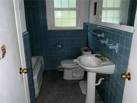 Bath - 609 W Geer St, Honea Path, SC 29654 photo 1 of 2