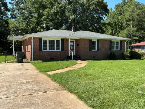 609 W Geer St, Honea Path, SC 29654