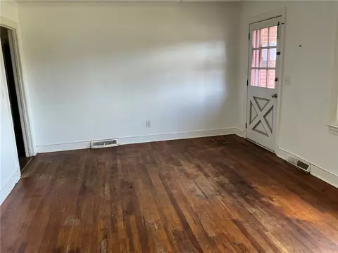 Living - 609 W Geer St, Honea Path, SC 29654 photo 1 of 3